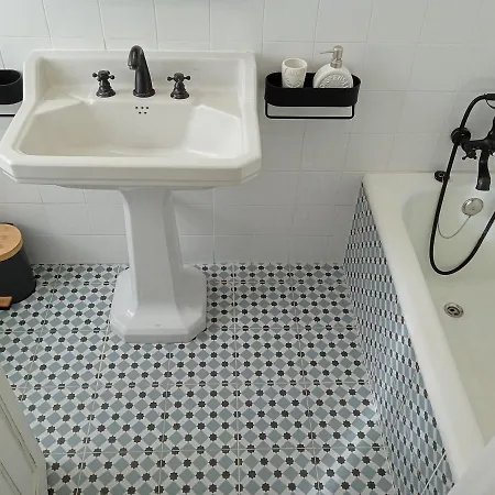 Piso Iwvaxi, Gallery House. Ourense.