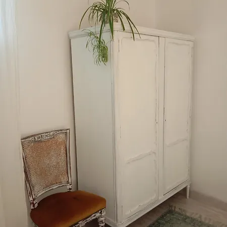 Piso Iwvaxi, Gallery House. Ourense.